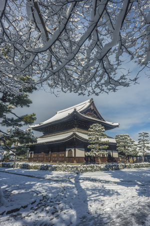 2017- Kenninji  temple wood building on a snowy winter day framed with snow covered branches.のeditorial素材