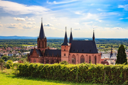 The gothic Katharinenkirche in Oppenheim in Rheinhessen.の写真素材