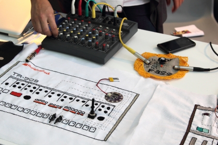 ROME - OCTOBER 06: A soundboard printer on a fabric at the first European Maker Faire Festival on October 06, 2013 in Rome, Italyのeditorial素材