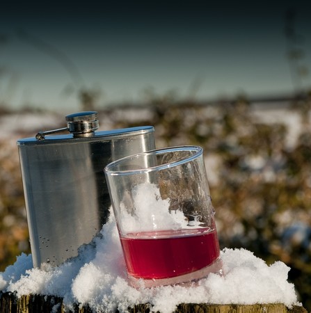 hip flask and glass of slow gin in snowの写真素材