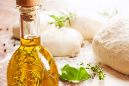 olive oil and pizza doughの写真素材