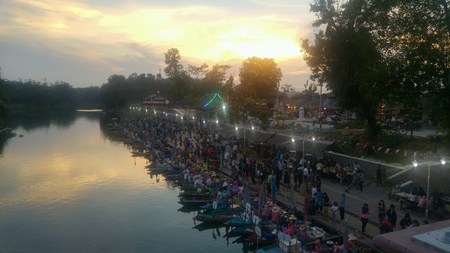 An evening at the local floating market in Hat Yai, Thailandの素材