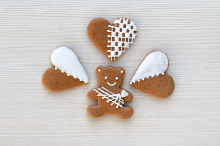 Gingerbread bear and hearts decorated with white icing