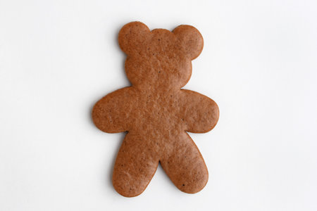 Undecorated gingerbread cookie in a shape of bearの写真素材