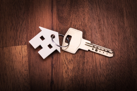 House shape key chain on wood floorの写真素材