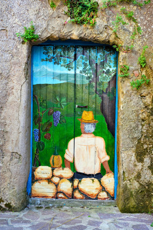 the historic center of zungri painted with murals by anonymous artists 18 Sep 2022 Vibo Valentia Italyのeditorial素材