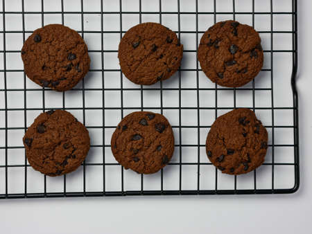 chocolate chip cookies on cooling rack with white background. Good morning, flat lay, top viewの写真素材