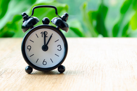 Alarm clock pointing at 1 pm with customizable background space for text or ideasの写真素材