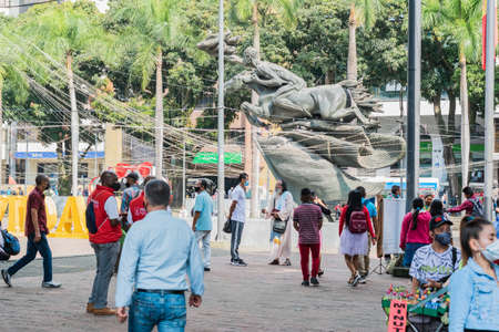 statue of the liberator Simon Bolivar surrounded by people in the city of Pereira, Risaralda-Colombia. Simon Bolivar park in the center of the city.のeditorial素材