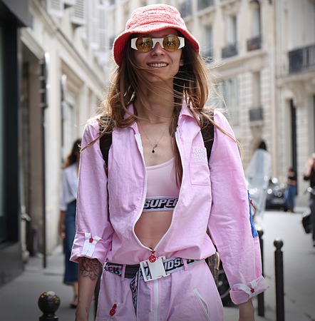 PARIS- 25 June 2017 Woman on the street during the Paris Fashion Weekのeditorial素材