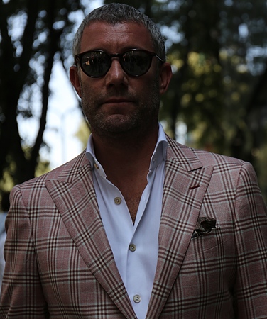 MILAN- 17 June 2017 Man on the street during the Milan Fashion Weekのeditorial素材