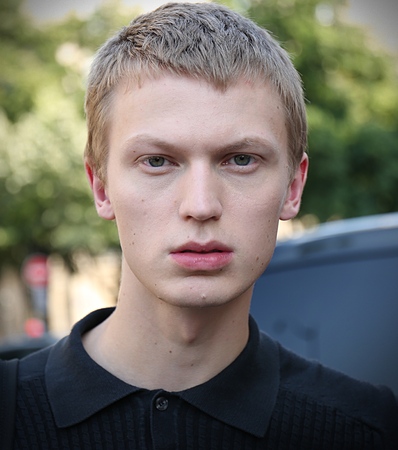 PARIS- 21 June 2017 Model on the street during the Paris Fashion Weekのeditorial素材