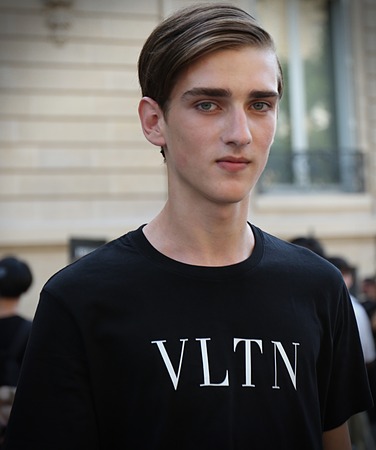 PARIS- 21 June 2017 Model on the street during the Paris Fashion Weekのeditorial素材