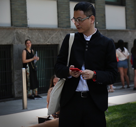 MILAN- 17 June 2017 Man on the street during the Milan Fashion Weekのeditorial素材