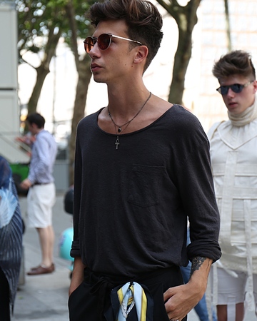 PARIS- 22 June 2017 Man on the street during the Paris Fashion Weekのeditorial素材