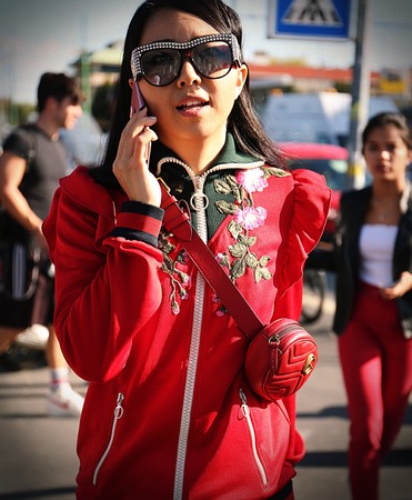 MILAN- 20 September 2017 Yuwei Zhangzou on the street during the Milan Fashion Weekのeditorial素材