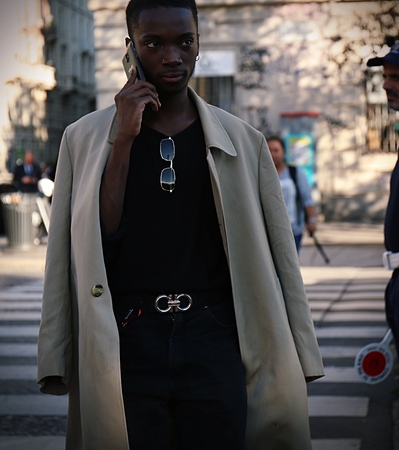MILAN- 20 September 2017 Man on the street during the Milan Fashion Weekのeditorial素材