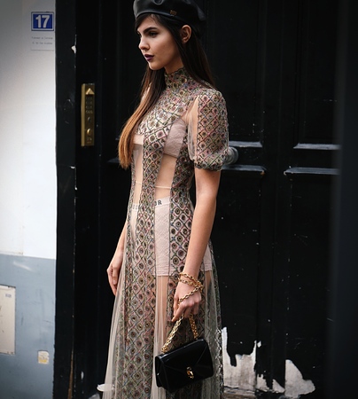 PARIS- 26 September 2017 Doina Ciobanu on the street during the Paris Fashion Weekのeditorial素材