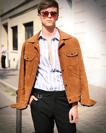 PARIS- 26 September 2017 Man on the street during the Paris Fashion Weekのeditorial素材