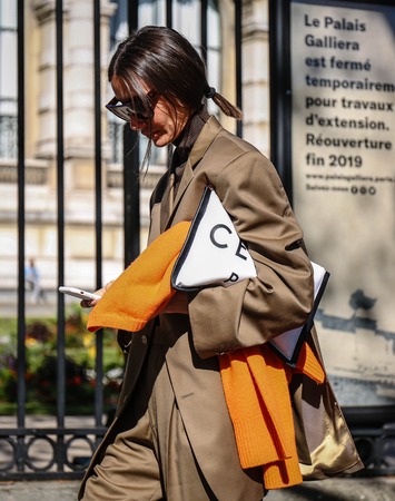 PARIS, France- September 26 2018: Julie Pelipas on the street during the Paris Fashion Week.のeditorial素材