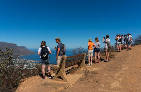 Tourists enjoying a beautiful view of Cape Townのeditorial素材