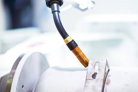 Automatic robotic arm for metal welding operations
