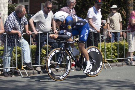 Apeldoorn, Holland, May 6, 2016: Cyclist or quickstep team during the prologue of the Giro italia with the spectators along the course on May 6, 2016 in Apeldoorn, the Netherlandsのeditorial素材