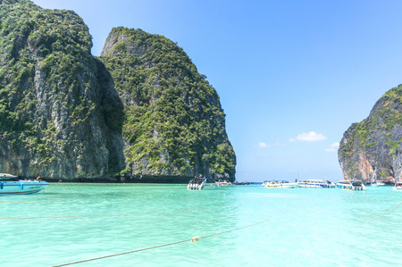 KRABI,THAILAND - January 13, 2015: Koh Hong island famous attractions.Tourist s of different countries come to visit the beautiful islands of Andaman.のeditorial素材