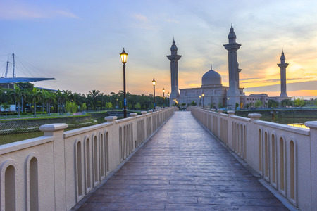 Walkway to Tengku Ampuan Jemaah Mosque Blue Hour, Bukit Jelutong, Shah Alam Malaysiaの写真素材