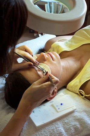 prolonging and supplementing eyelashes in a beauty salon