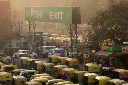 India, new Delhi - March 19, 2018: taxi rickshaw congestion near main railway station in capital of Indiaのeditorial素材