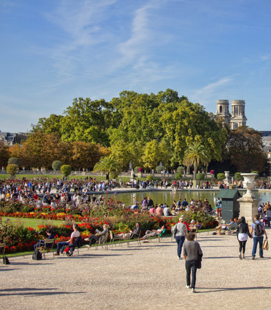Paris, France - September 23, 2017: Luxembourg garden as a place of mass walks of citizens in the autumn dayのeditorial素材