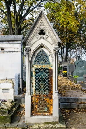 A view of the Pere Lachaise, the most famous cemetery with the tombs of very famous peopleの写真素材