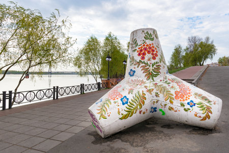 Kiev/Ukraine - 04 -26, 2005: Flourished tetrapod, used as anti-tank blocks, in the Obolon district of Kiev in Ukraine. Tetrapods were designed
 by Pierre Danel and Paul Anglès dAuriac.のeditorial素材