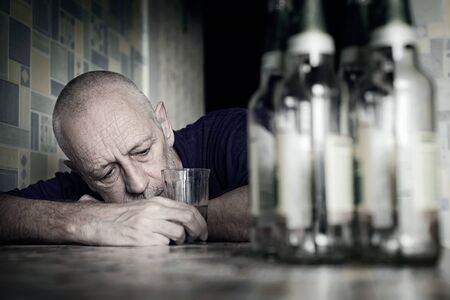 A desperate man falls into depression and becomes alcoholic and miserable. His addiction leads him...