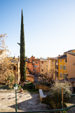 View of Cotignac, a French village in the Var department of the Provence-Alpes-CÃ´te d'Azur region. It is famous for its troglodyte dwellings that are carved into tufa cliffs covered with large stalactites, and its two feudal towers from 1033.のeditorial素材