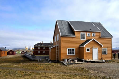 Ny Alesund is a small place on the Norwegian island Spitsbergen and with his situation in the 79th degree of latitude one of the most northern settlements of the world  Ny-ale sound owns the most northern postal office of the world のeditorial素材