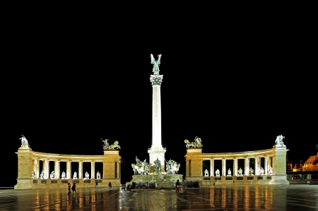 The square is at the end of Andrássy út the largest square of the city  36m high pillar in the middle of the square, the Millennium Monument, commemorates the millennium of the  land grab  of the 896th  の写真素材
