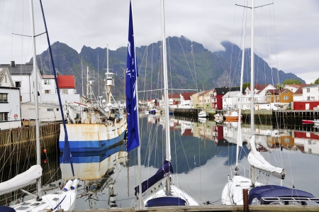 Henningsvær - the  Venice of Lofoten  - offers with its tightly packed houses, fishing huts, boats and enormous mountains fascinating motifs Photoのeditorial素材