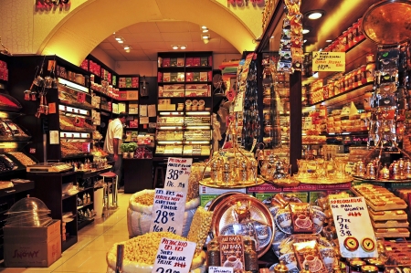 Spice Market is one of the oldest markets of Istanbul  It is located in a beautiful L-shaped building, very close to the bustling port of Eminoenue He is known by various names  Spice Bazaar, Misir Carsisi and Egyptian Bazaar のeditorial素材