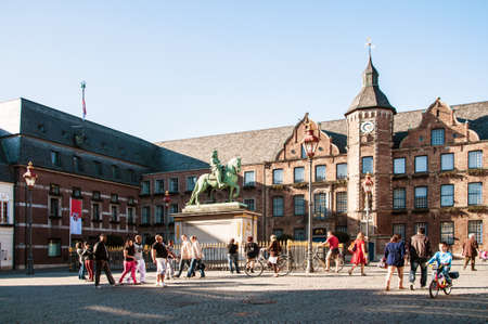 DÃ¼sseldorf City Hall with market square and equestrian statue of Elector Jan Wellemのeditorial素材