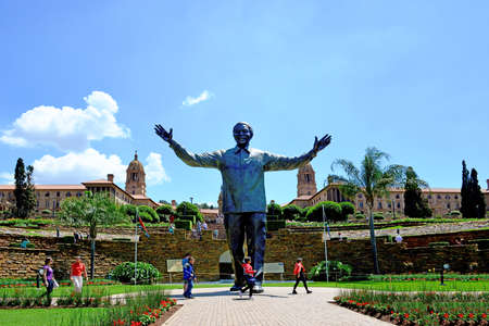 Nelson Mandela statue in front of the Union Buildings, Pretoria South Africaのeditorial素材