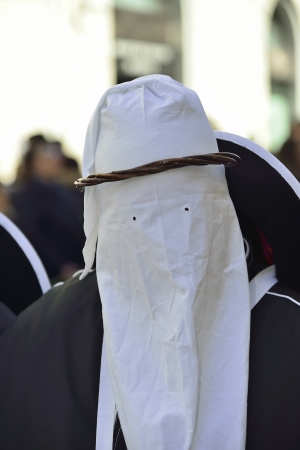 Taranto - Holy Week Rites - Procession of Our Lady of Sorrowsの素材 [FY31018910750]