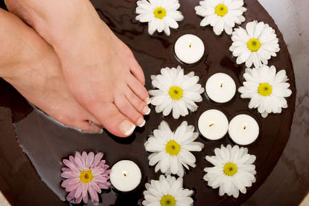 Woman's feet in bowl of waterの写真素材