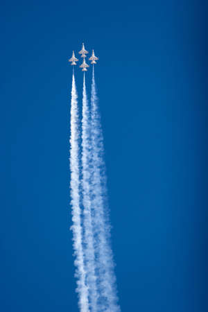 F-16 Thunderbird jets flying in formation