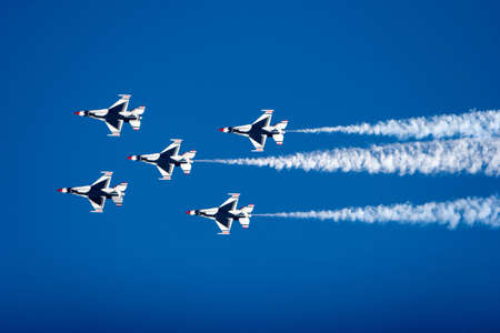 F-16 Thunderbird jets flying in formationの写真素材