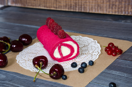 pink cream cheese roll with fresh berriesの写真素材