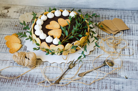 Cheesecake with gingerbread cookies on wood with greenery decorationの写真素材