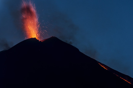 Explosion Etna nightの写真素材