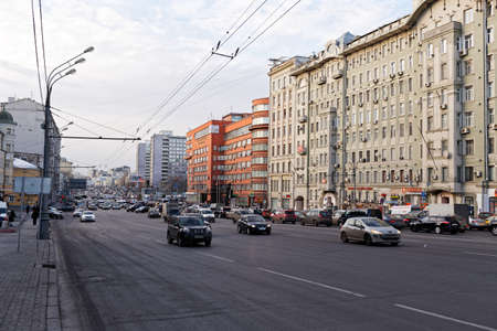 MOSCOW, RUSSIAN FEDERATION - February 18, 2015. Traffic cars on the streets of Moscow. Garden Ring road.のeditorial素材